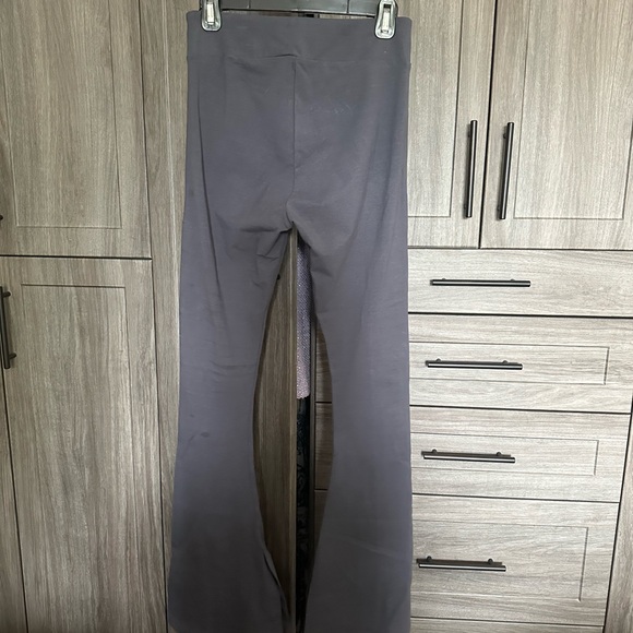*****SOLD***** NWT PUMA Women's Classic Pintuck Flared Leggings-Grey - Picture 4 of 9